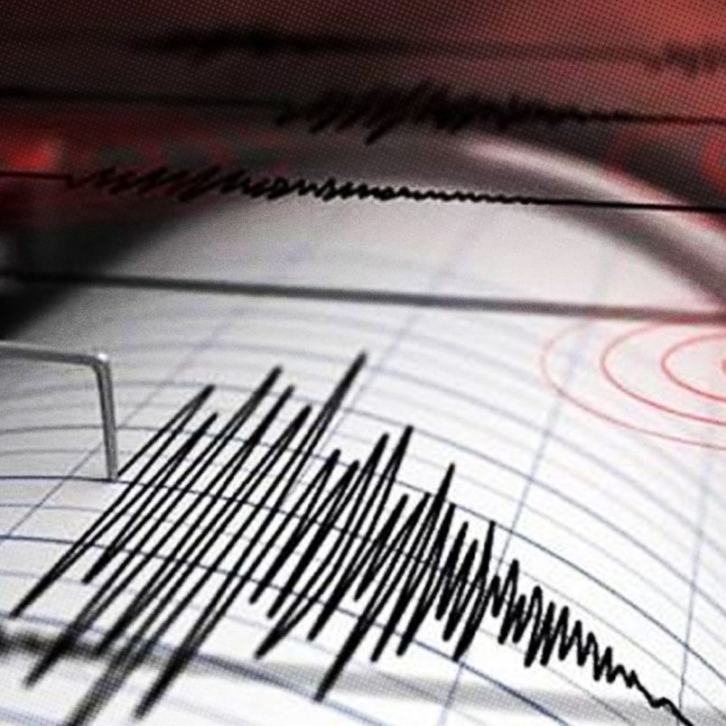What warning do recent earthquake epicentres near Dhaka carry?