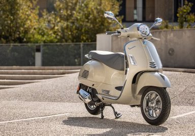 How did Vespa become a global style icon?