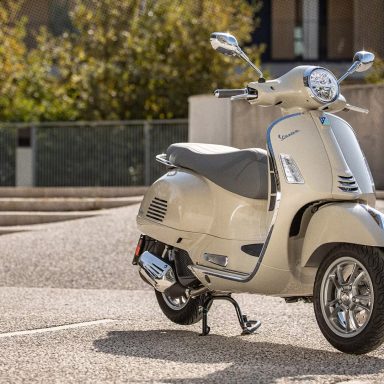 How did Vespa become a global style icon?