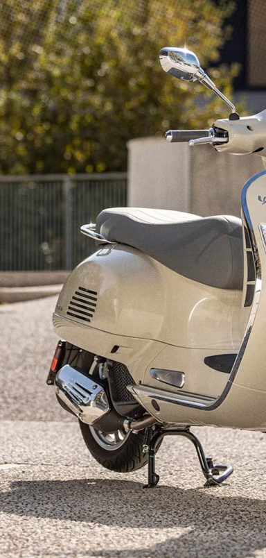 How did Vespa become a global style icon?
