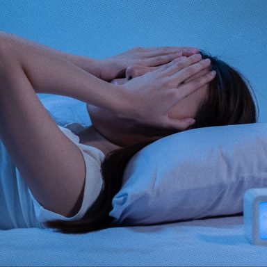 Why do various thoughts come to mind when you wake up in the middle of the night