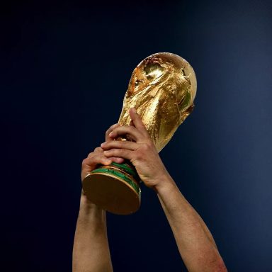 Which captains lifted the FIFA World Cup trophy at the youngest age?