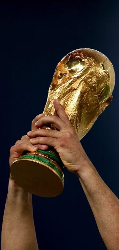 Which captains lifted the FIFA World Cup trophy at the youngest age?