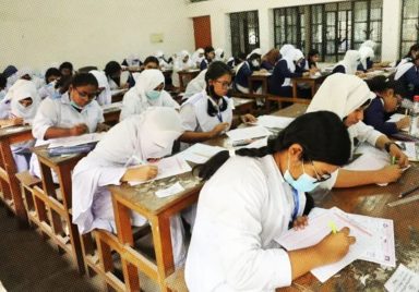 How are HSC question papers prepared in Bangladesh?