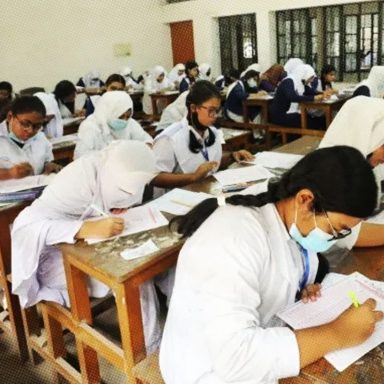 How are HSC question papers prepared in Bangladesh?