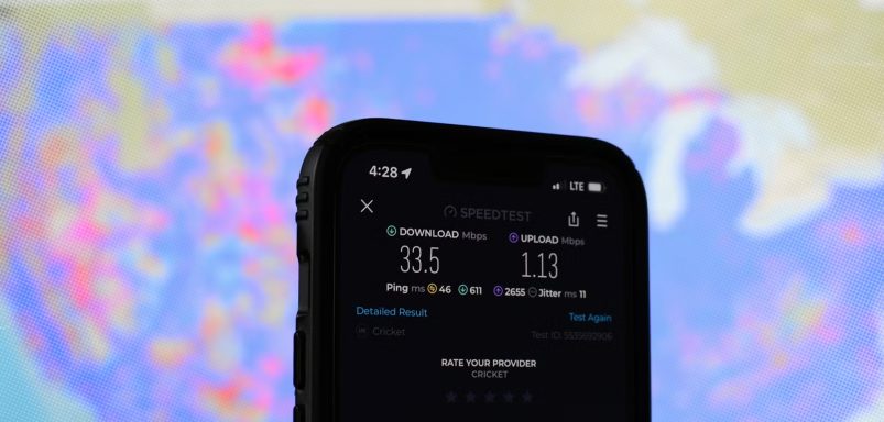 Top 10 countries with the highest and lowest mobile internet speed