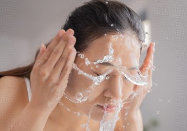 Does washing the face with hot water cause ageing?
