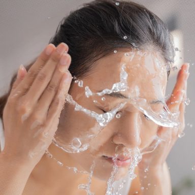 Does washing the face with hot water cause ageing?