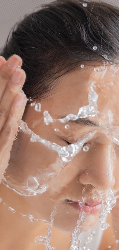 Does washing the face with hot water cause ageing?